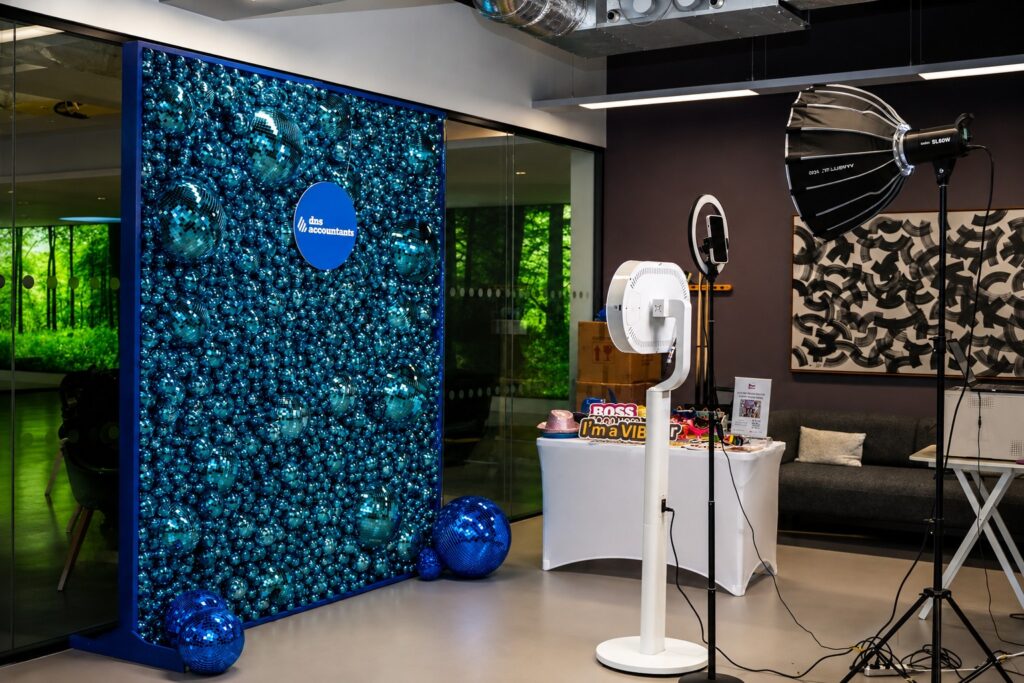 Blue-Disco-Wall-2