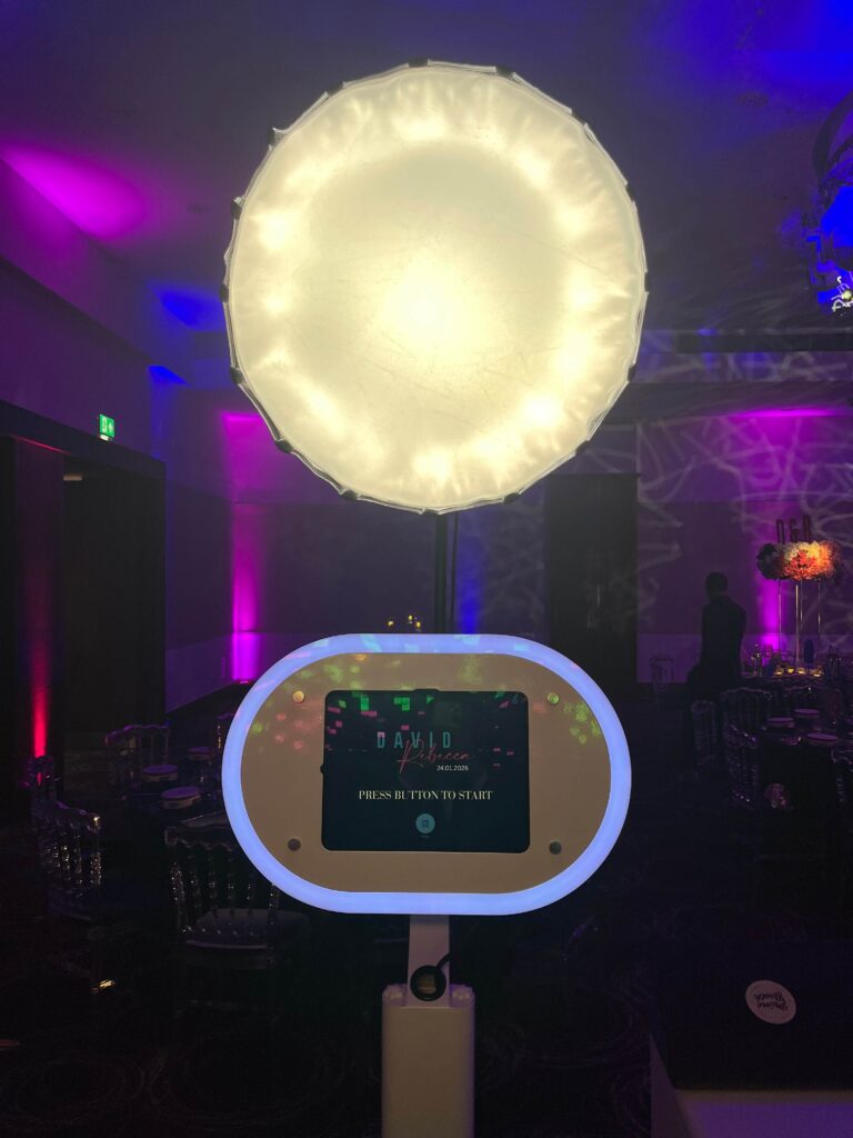digital selfie pod 3