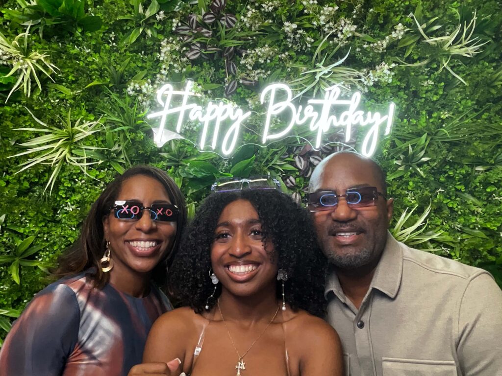 digital selfie pod 6